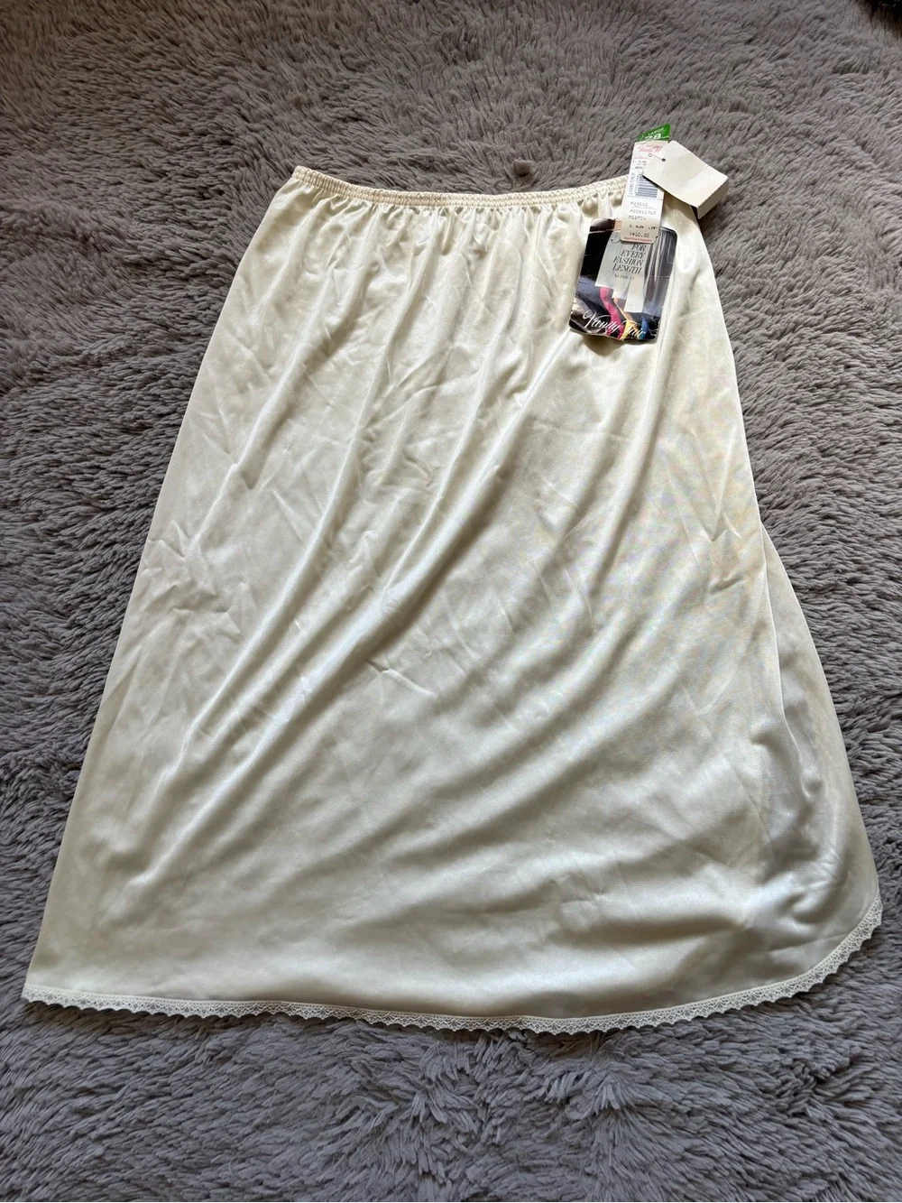 NWT Vanity Fair Cream Satin feel Half Slip with Lace Hem Vintage Size Large